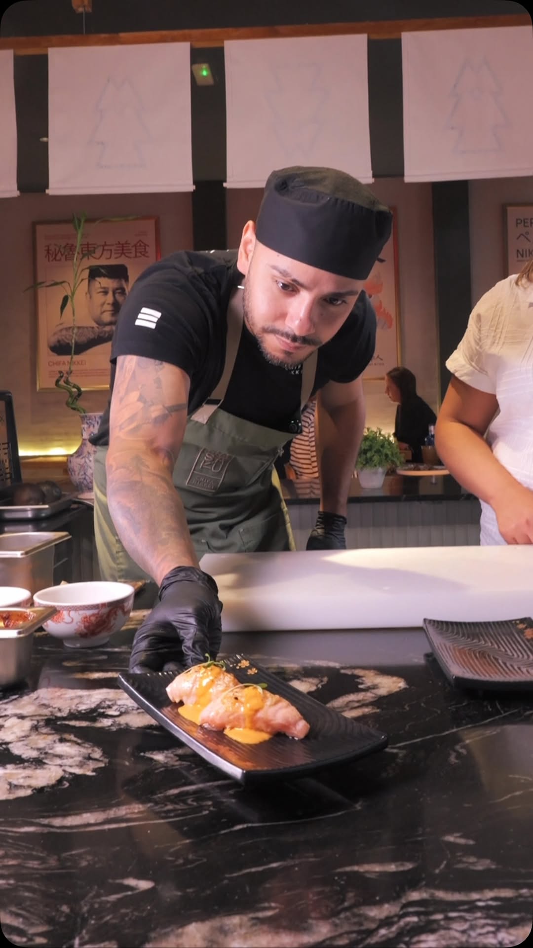 Nigiri Parmesana: para aquellos que prefieren el salmon sopleteado ea la mejor opción. Ese sabor impecable y la salsa di
