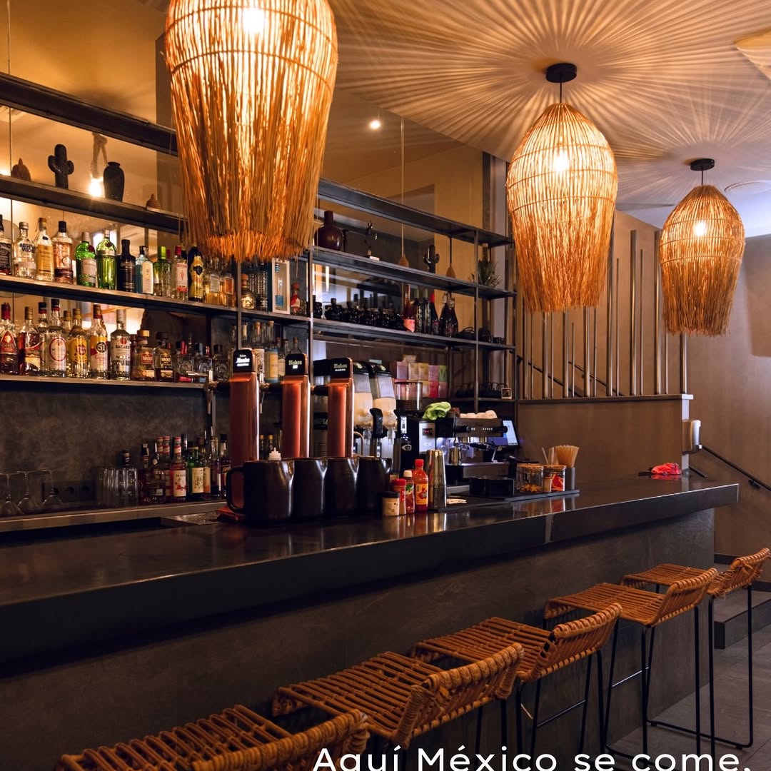 Un pedacito de México en Madrid. 🇲🇽✨
Un espacio para llegar con hambre, brindar con margaritas, compartir unos tacos y