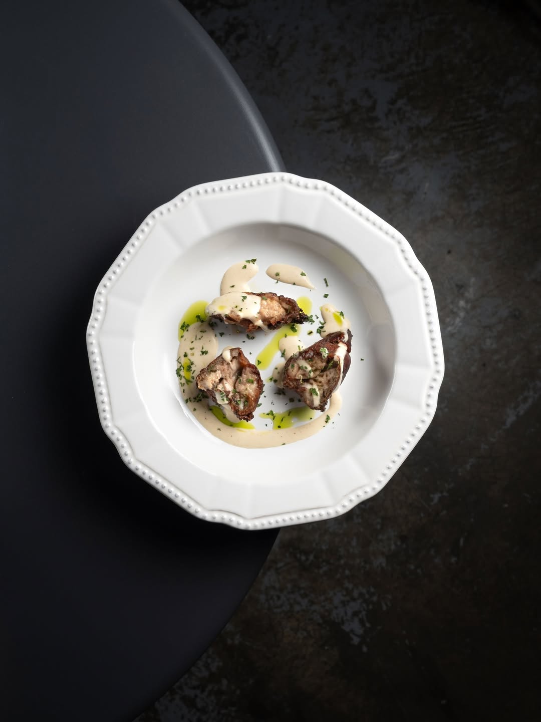 Hay platos que se vuelven favoritos desde el primer bocado.
Molleja · beurre blanc de levadura.
Reserva tu mesa.
-