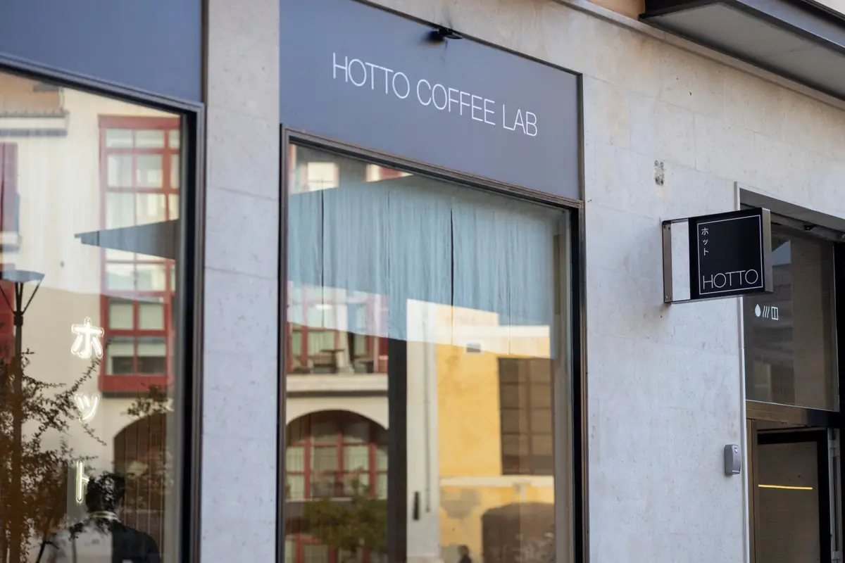 The HOTTO Coffee Lab storefront in Palma
