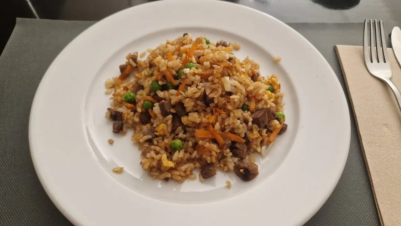 Plate of fried rice with peas, egg and vegetables, at Restaurant Hoy.