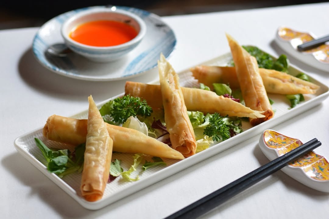 Déjate seducir por nuestros rollitos, un plato muy top como entrante que nunca falla.
Os esperamos en:
📍 Hutong · C/ La