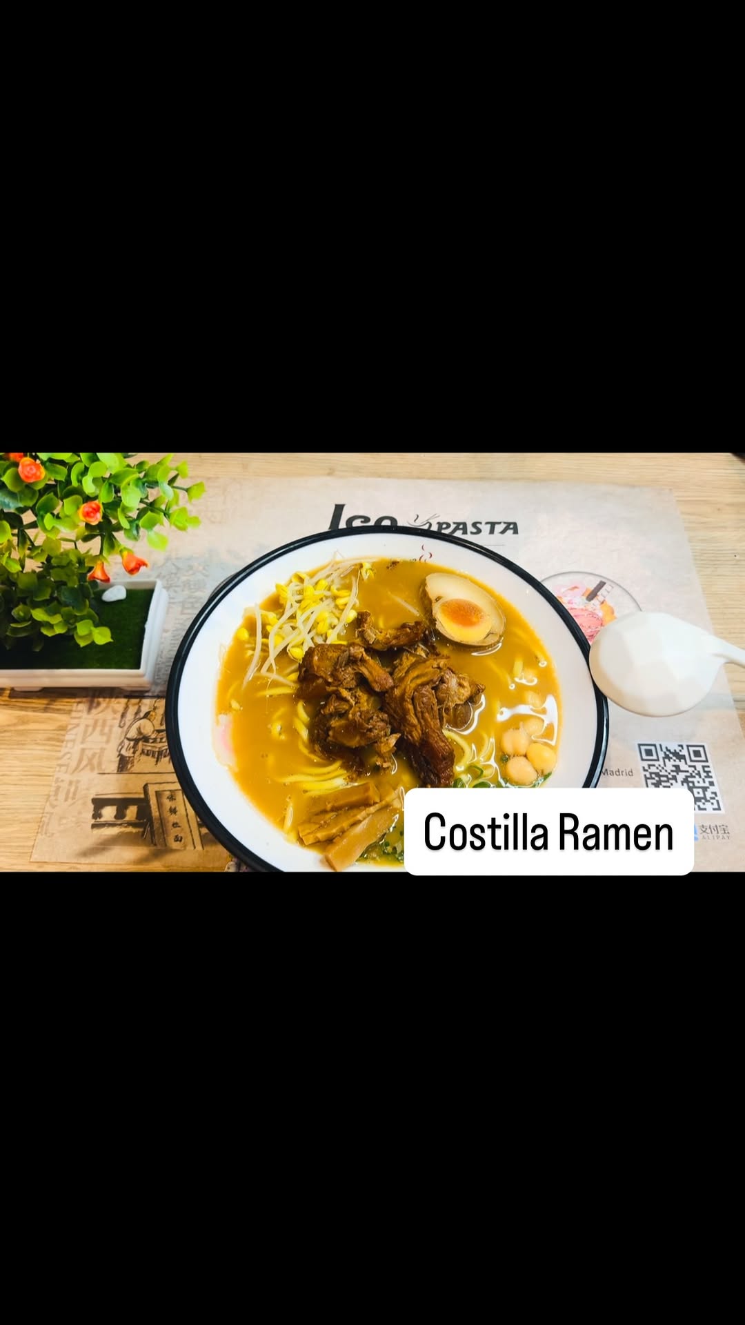 Restaurante igopasta:Costilla Ramen 🍜 con cartílago de cerdo, 🐖 cocinado a fuego lento hasta deshacerse en la boca.👄 🥂🔥🤖