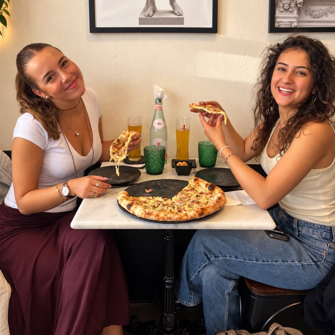 Ese momento en el que acercas la pizza…
y antes del primer bocado ya sabes que va a pasar algo bueno. 😏🍕
Con la MAGNAT