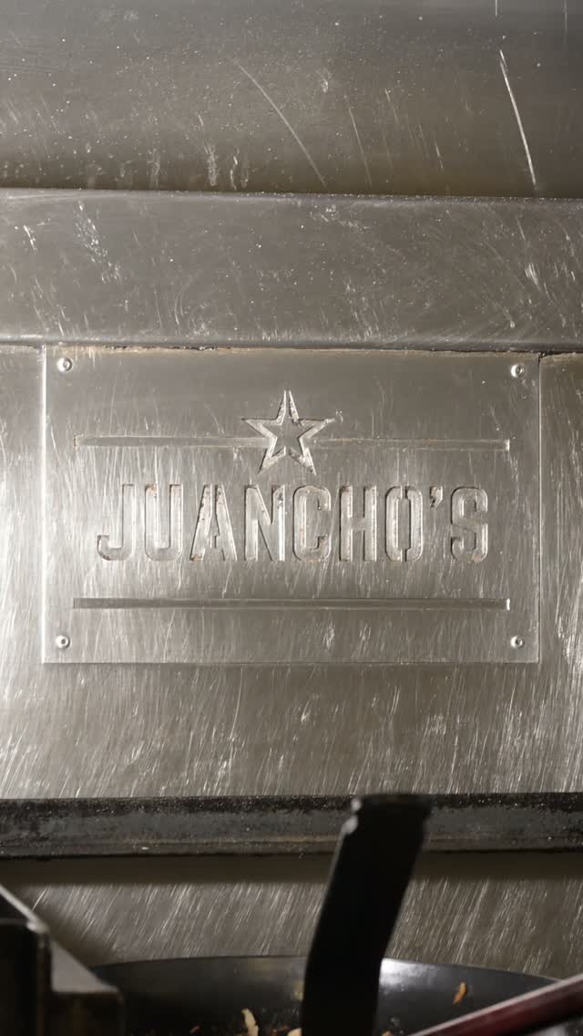 Te queremos, Madrid

Eso es lo que tanto @jekeskebabs como nosotros queríamos trasladar a los madrileños

Y lo hemos hec