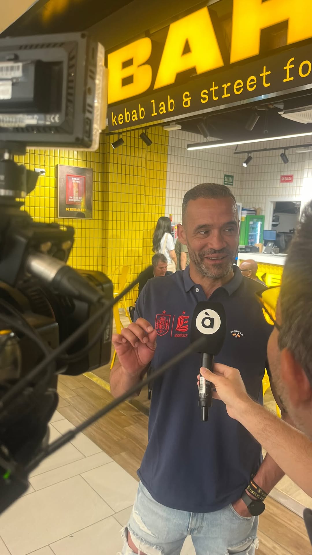 ⚽️🇪🇸 Inauguramos una nueva franquicia de nuestro patrocinador @kebahlab en Valencia.
💪 Nuestras Leyendas Marcos Senna, R