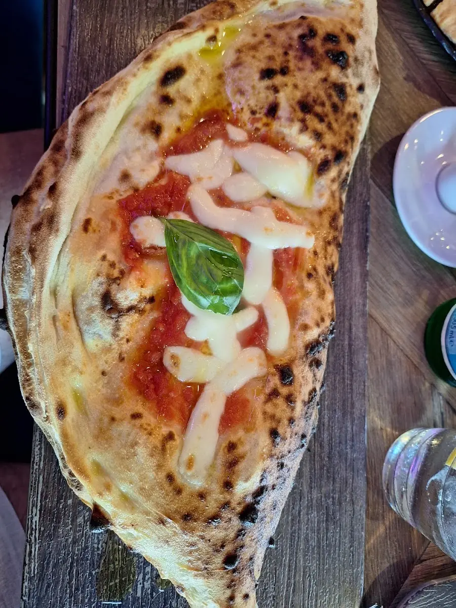 Napoletana pizza at L'Artista