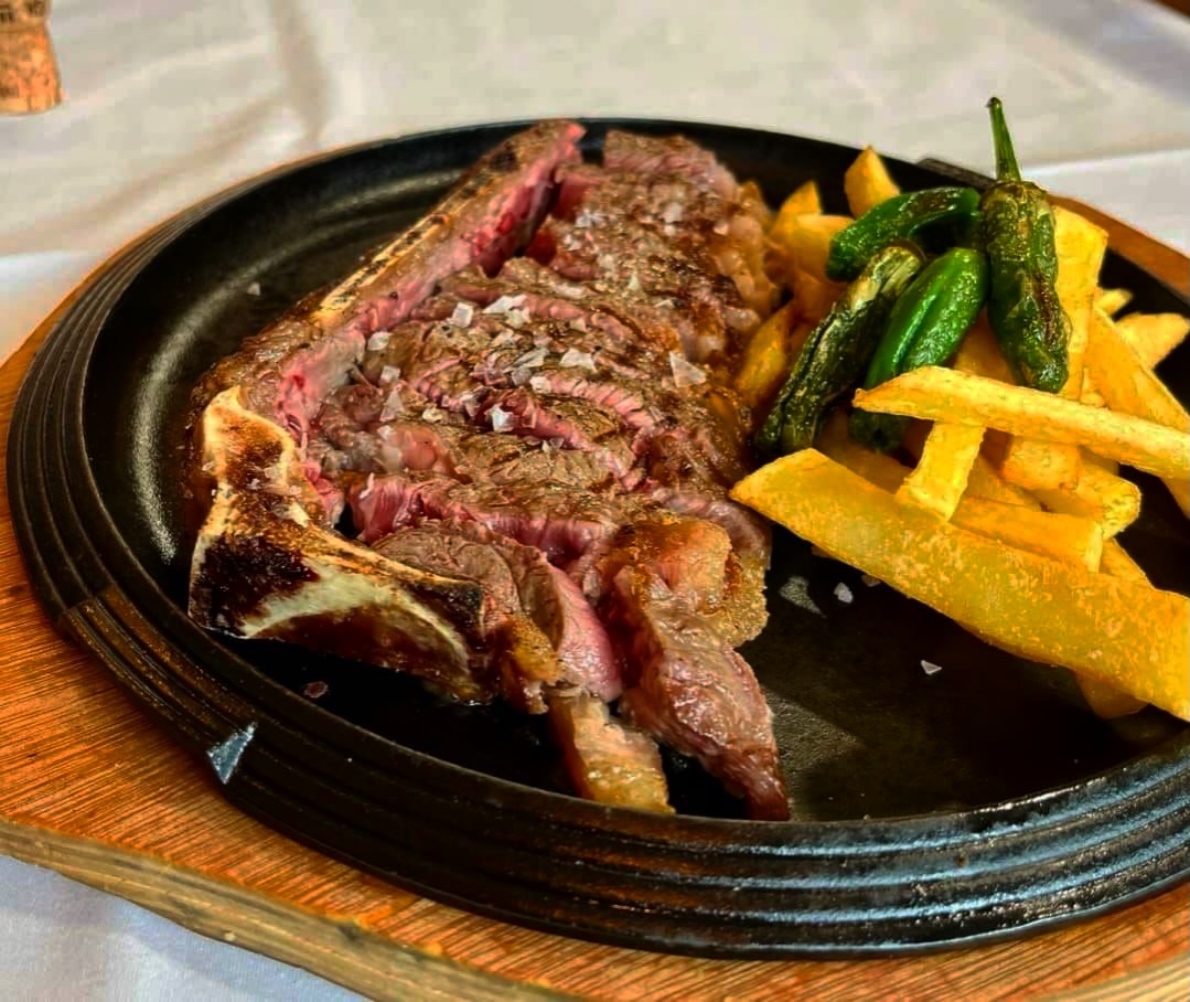 Chuletón @discarlux !! 🔥🔥
Reserva: 91 797 30 40
📍: C/ Dr. Criado, 9, 28021
#restaurante #restauranteserradillalaaleg