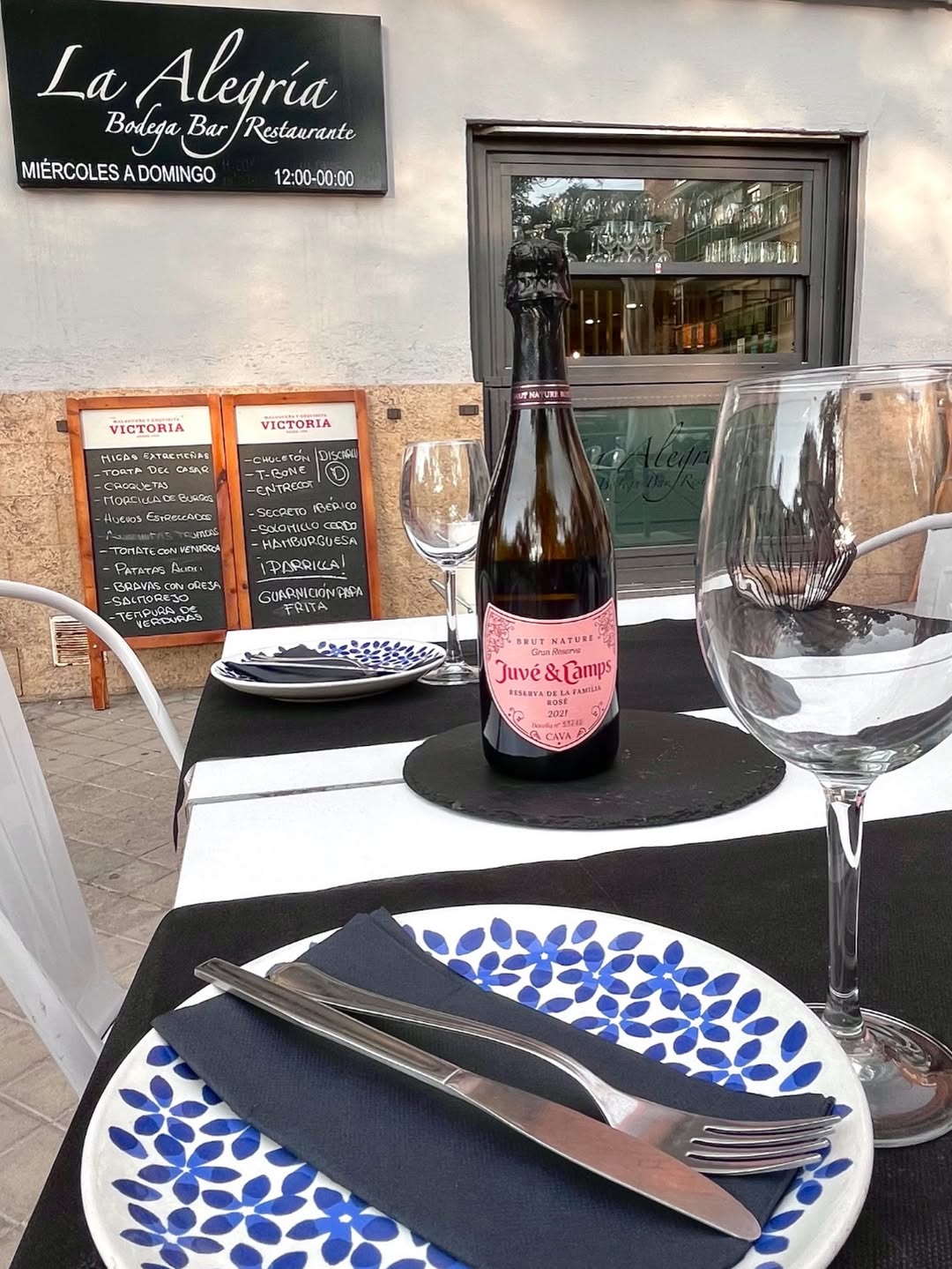 La mejor terraza de Madrid ya está activa y tú no te puedes perder esta experiencia.✨
Reserva:917973040
📍: C/ Dr. Criad
