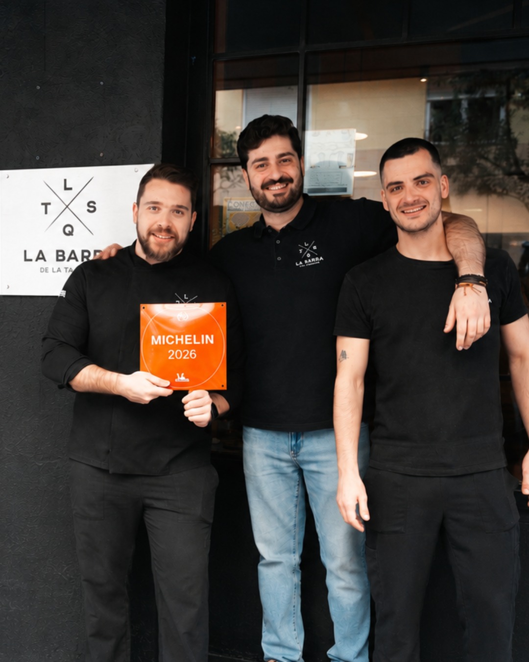 Este equipazo (y los que no salen en la foto) se merece unas vacaciones. Ellos son responsables de platazos que ya se ha