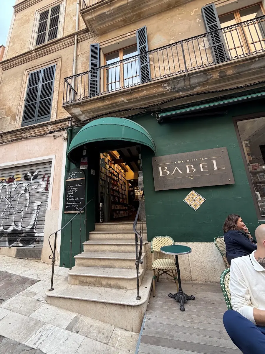 The green storefront of La Biblioteca de Babel