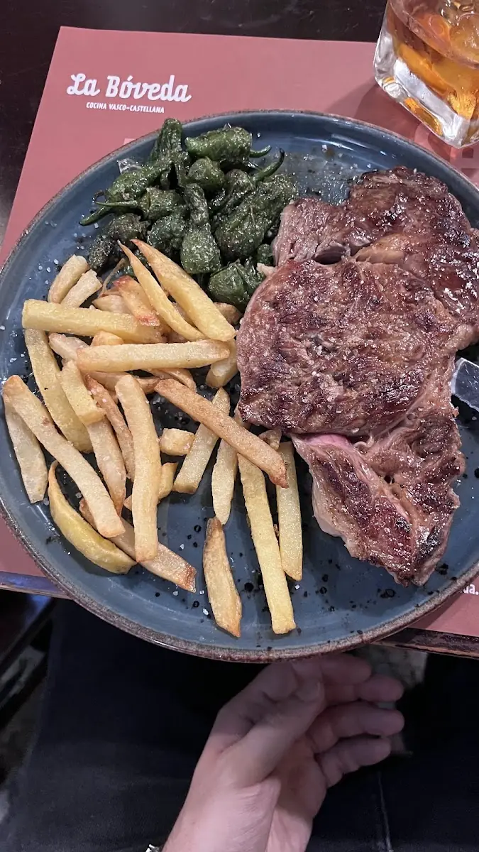 Steak with padrón peppers at La Bóveda