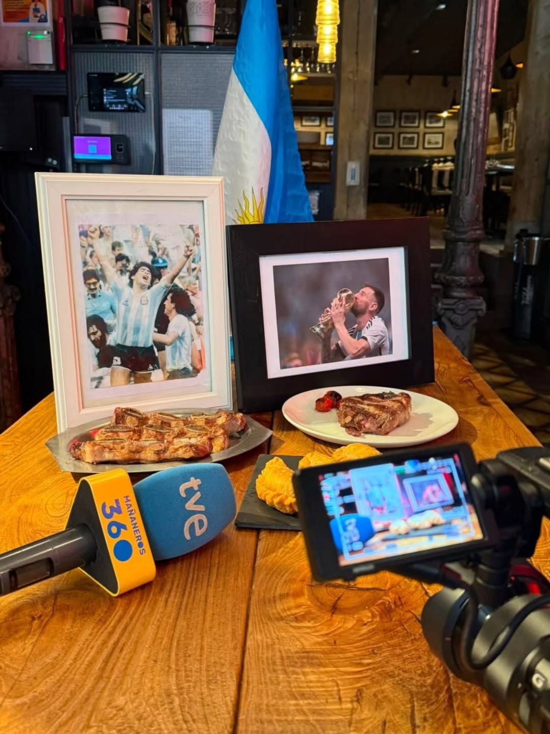 ¡Cámaras, acción y la mejor parrilla argentina!
¡Ven a disfrutar a La Cabaña Argentina!
#TVE
#RTVE
#LaCabañaArgentina
#M