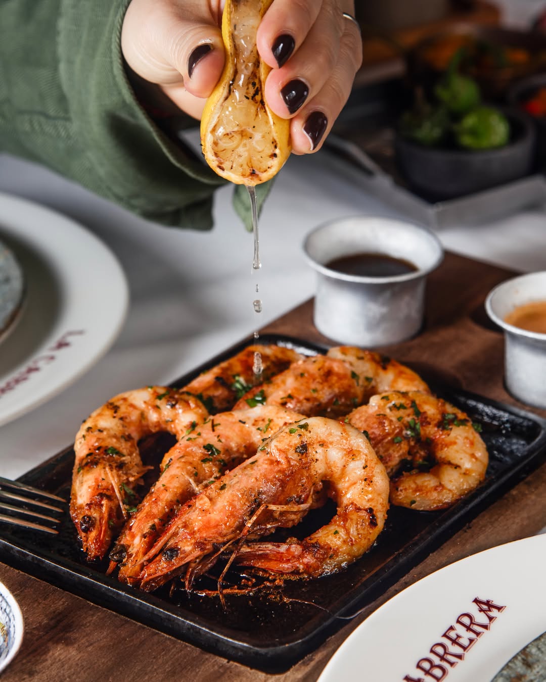 En La Cabrera no solo entendemos de carne. Langostinos a la parrilla, el punto justo de brasa y todo el sabor del mar en