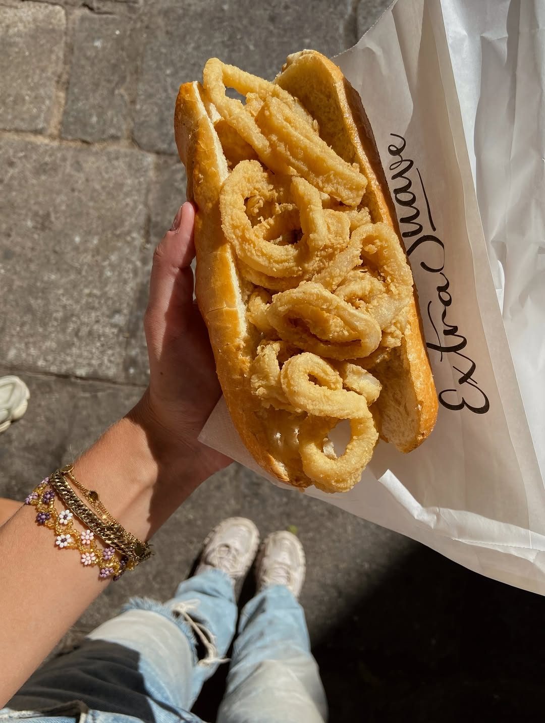 📍 Cervecería La Campana, Madrid
La casa del icónico bocadillo de calamares. 🦑 Los calamares son frescos, dorados y cru