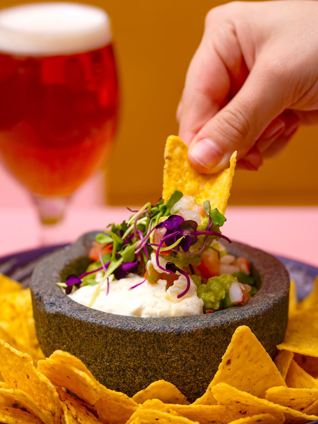 Dicen que compartir es de guapas.
Nuestros nachos con guacamole también 💋