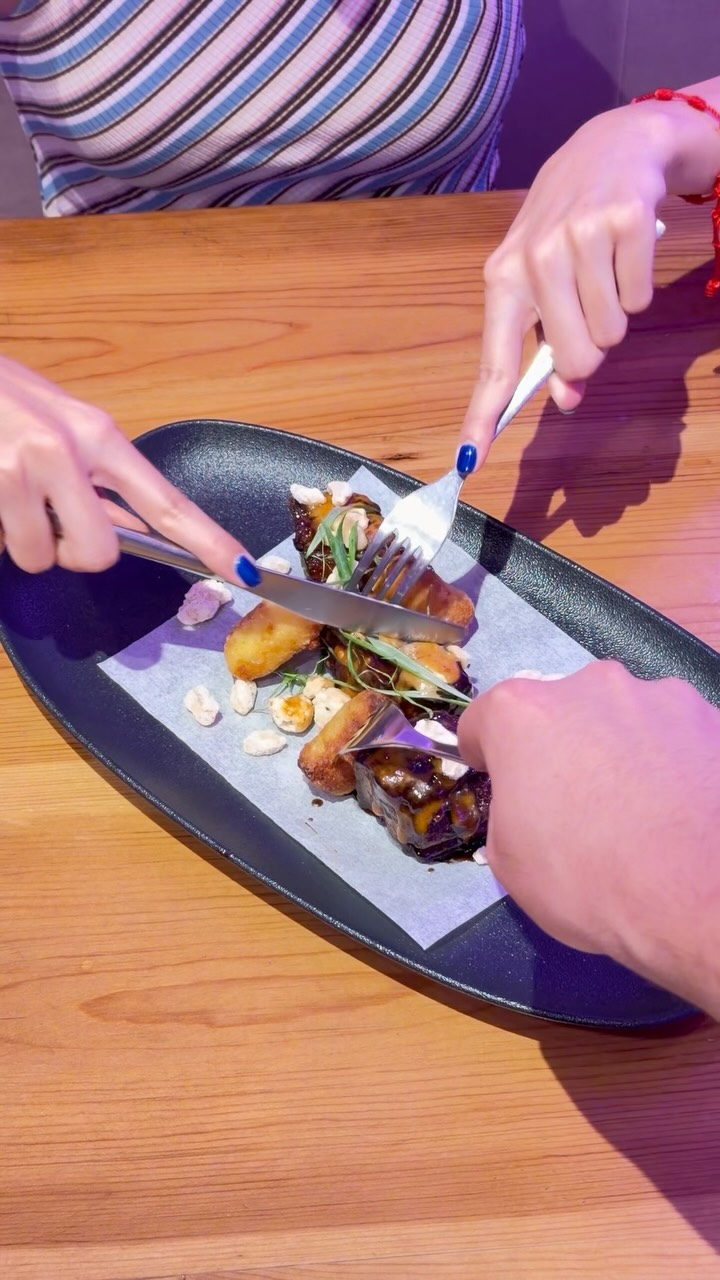 Aquí los platos duran poco en la mesa. Y por algo será 😏🐷