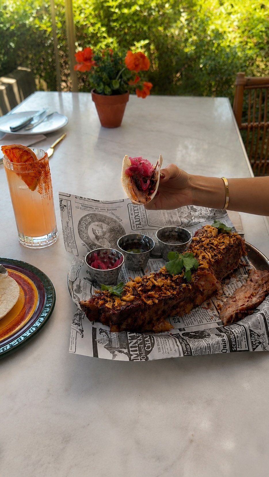 Costilla de ternera glaseada a la barbacoa de chipotles🔥

Cocinada a fuego lento hasta que se deshace, con el equilibrio
