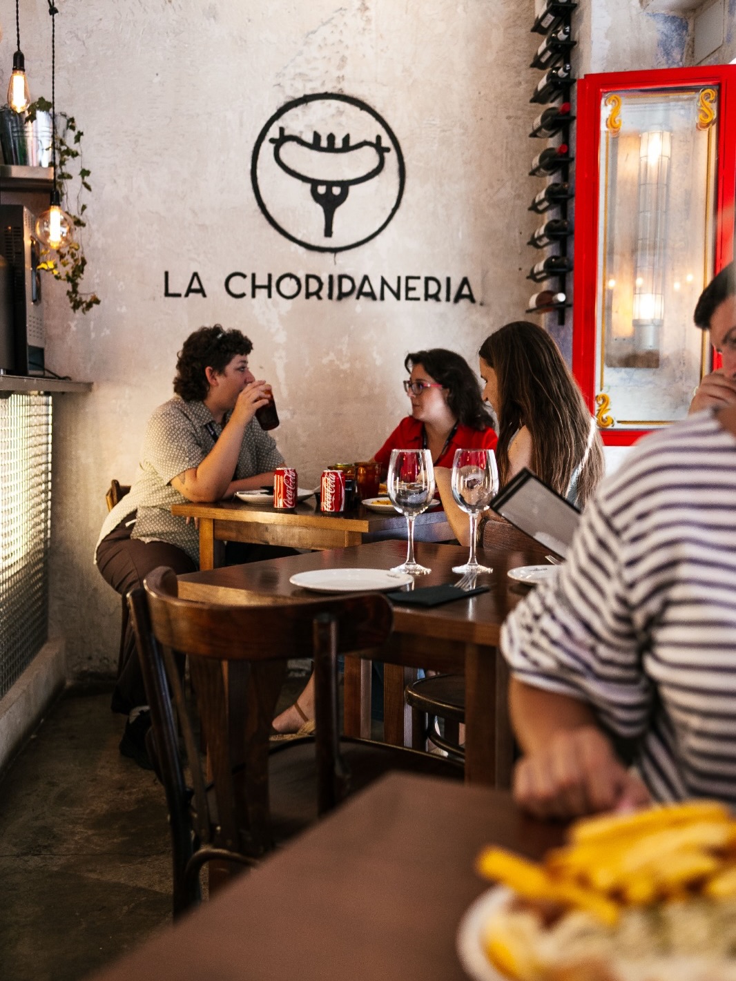 La Chori es esto🌭🍻
Gente, barra, risas, buenos momentos alrededor de la mesa y choris.
📍Calle Viriato 49
📍Calle Ave M
