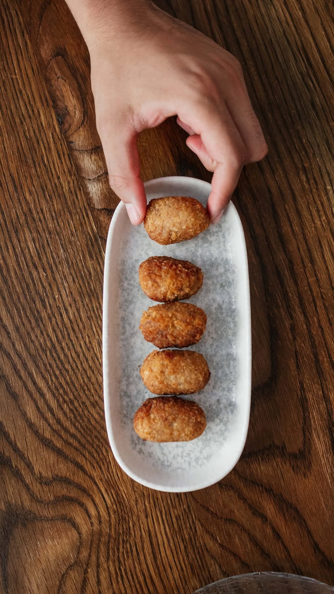 Porque siempre apetecen unas buenas croquetas ✨

Aquí hacemos las de rabo de toro. 

Una delicia de nuestra casa de comi