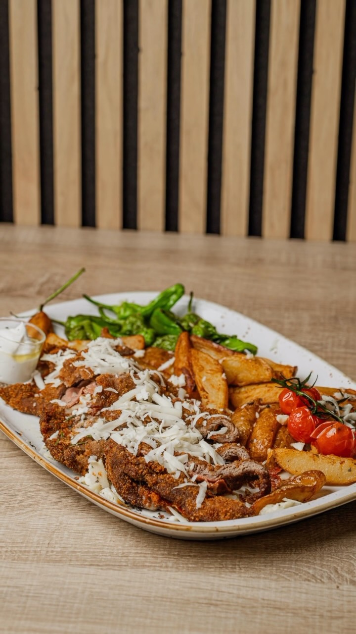 Hay imágenes que valen más que mil palabras🫢

Nuestro CACHOPAZO es increíblemente delicioso.
Ideal para compartir y pode