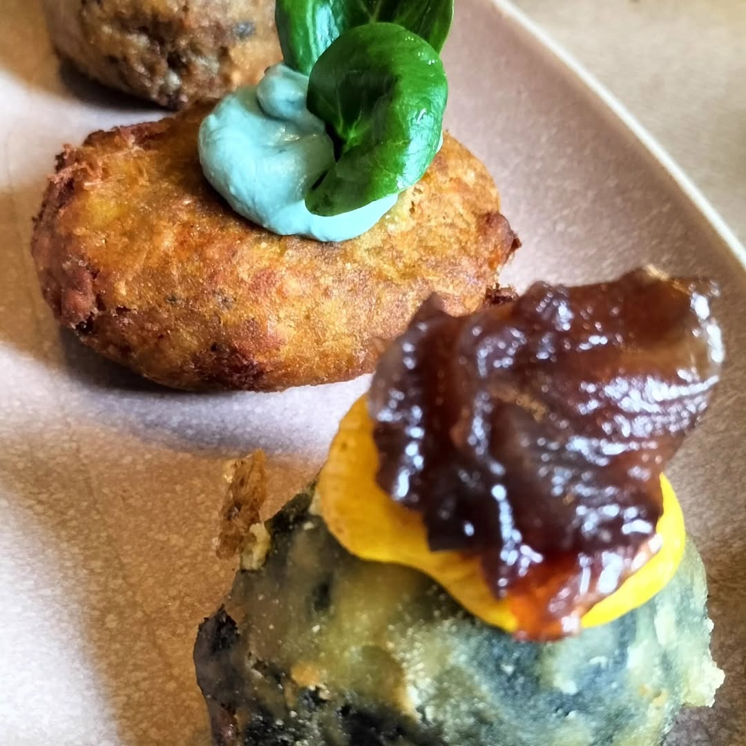 Probando las nuevas creaciones en un local vegano de culto.
¡Todo riquísimo!
Gracias Magda @viva_burger