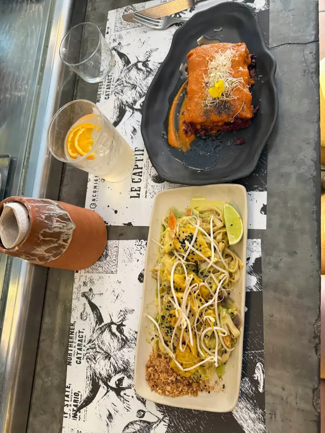 🌿 ¡Ya es viernes y eso solo puede significar una cosa... toca disfrutar de buena comida!
💚 En La Encomienda Vegana te e