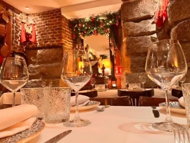 Desde❄️🎄La Esquina Del Real🎄❄️Les queremos desear ☃️🎄🎁 🦌🎅🏼 Fantástico año nuevo 🕰🍇🍾🥂😊#joyeuxnoël #restaurantefrances #re