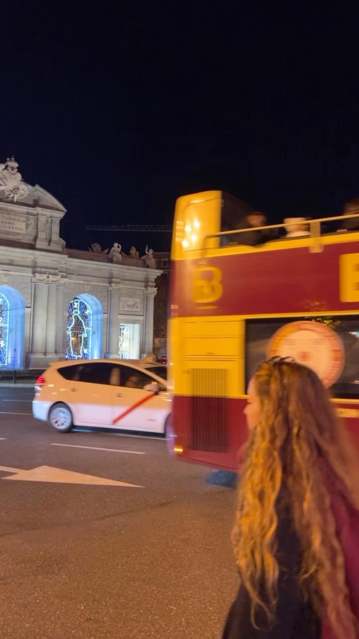 Paseito viendo las luces, cena de Navidad en La Gamella, amigo invisible y risas… ¿Qué más se puede pedir?🤷🏽‍♀️😁