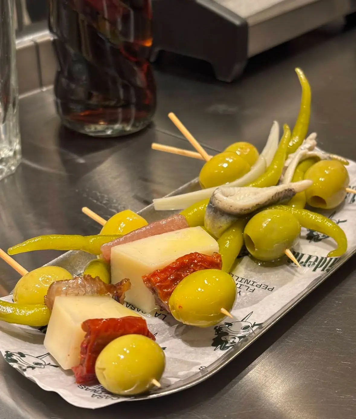 Gilda skewers with olives, guindilla peppers, anchovy, cheese and cured meat on a tray