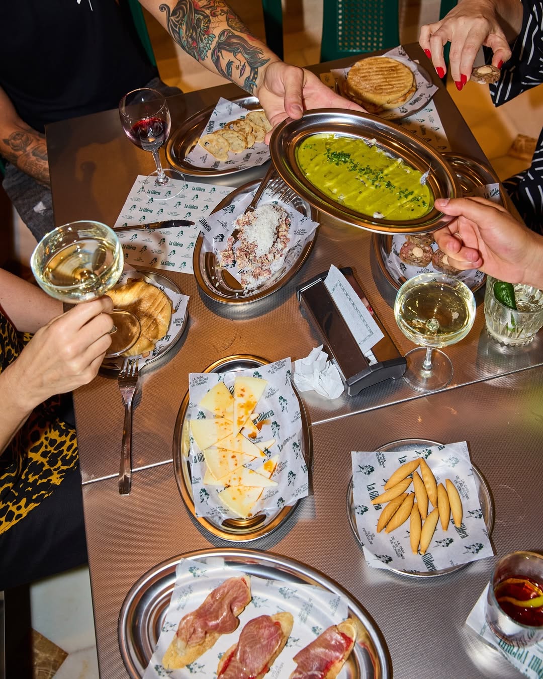 le ha faltado vinagre a tus comidas navideñas??? no te preocupes!!!! estamos de vuelta para el festín vinagrero 🫒
ya es