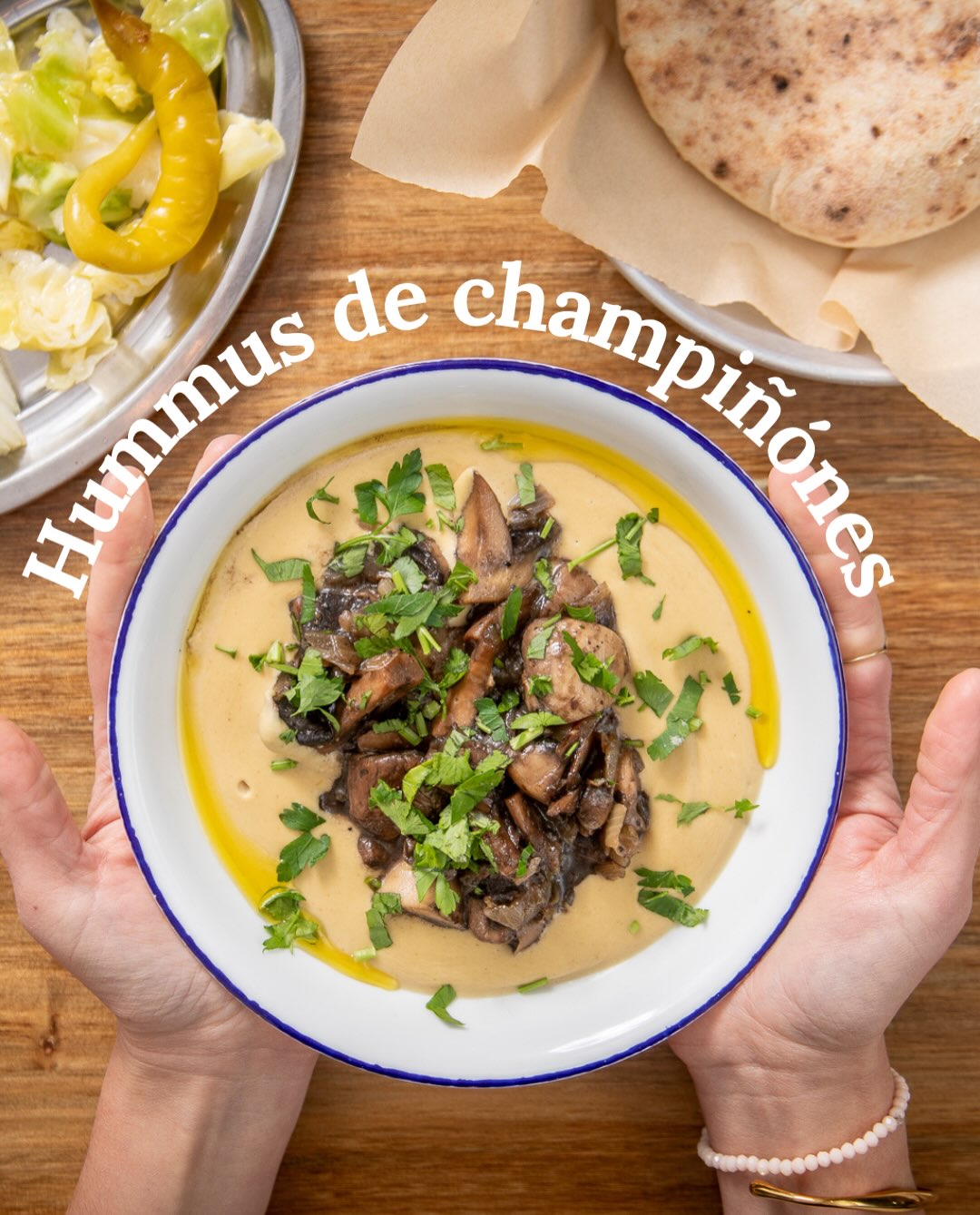 La vuelta es menos vuelta si te pides un plato de hummus de champiñones ✨💛

#hummus #madrid❤️ #restaurant #vueltaalcole