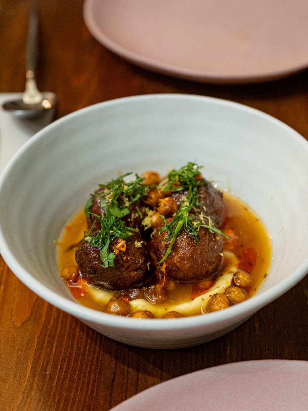 @lalloreriarestaurante es un pequeño restaurante de autor que combina cocina contemporánea, producto y libertad creativa