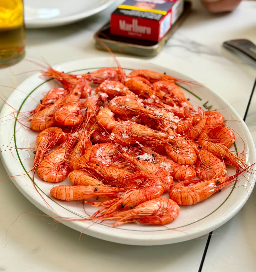 Vuelta a casa. Había pasado demasiado tiempo (un mes y pico como mucho) desde mi última visita al bar/restaurante que má