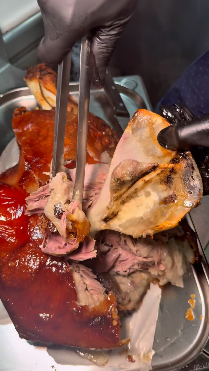ASMR para tus oídos 🫠✨
Haz tu reserva para fechas especiales de esta deliciosa pata de cerdo asada 😍
☎️ +34 663 05 32