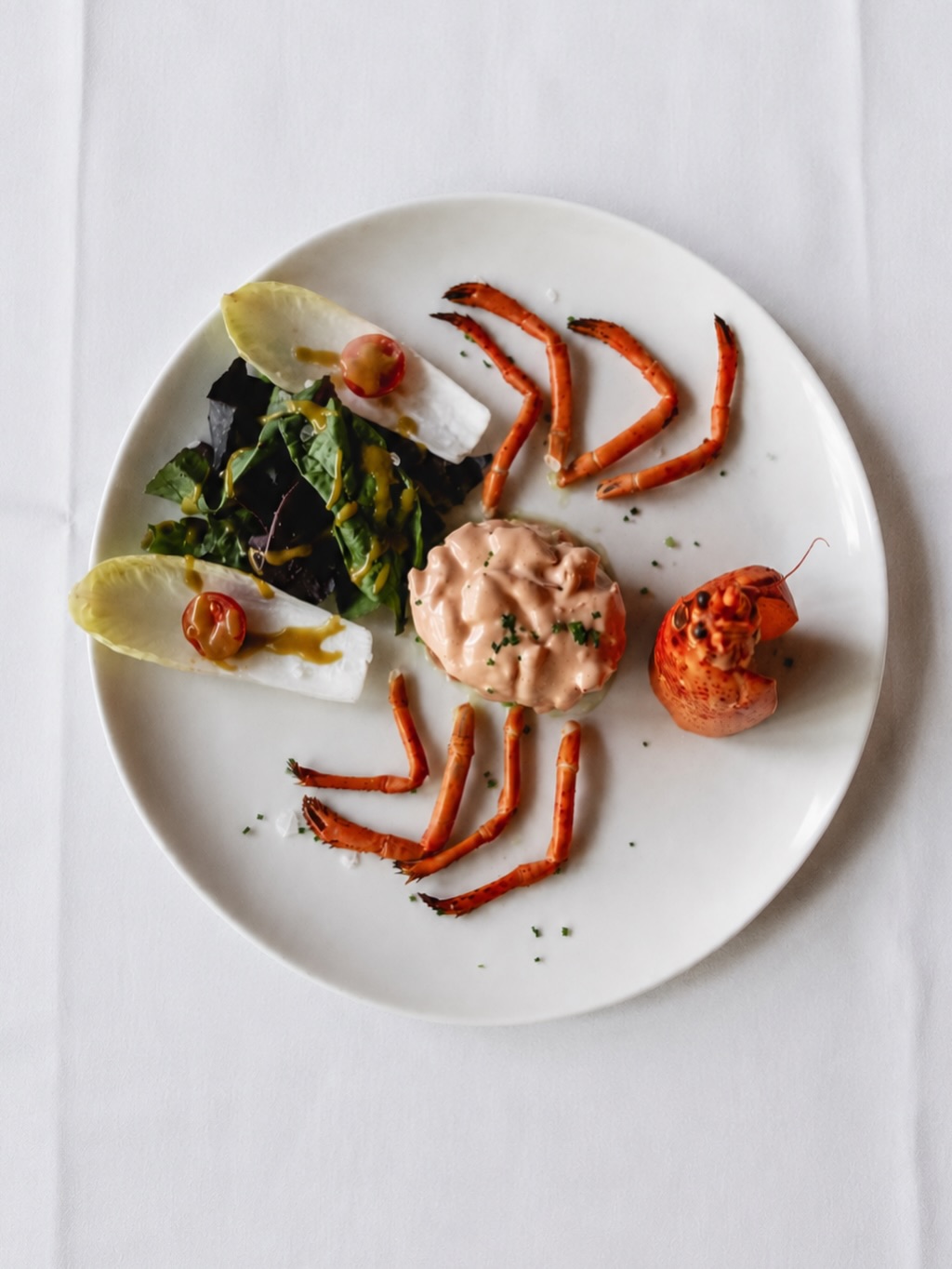 Ensalada de bogavante.

Un plato de los de antes. Lo acompañamos de un tartar de aguacate y un toque de salsa rosa.

Fre
