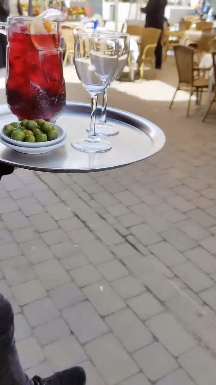 Nos encantan las terrazas 😍 sobre todo si hay buen ambiente y buen tiempo de solecito.

Nos vemos en La Parrilla de Gali