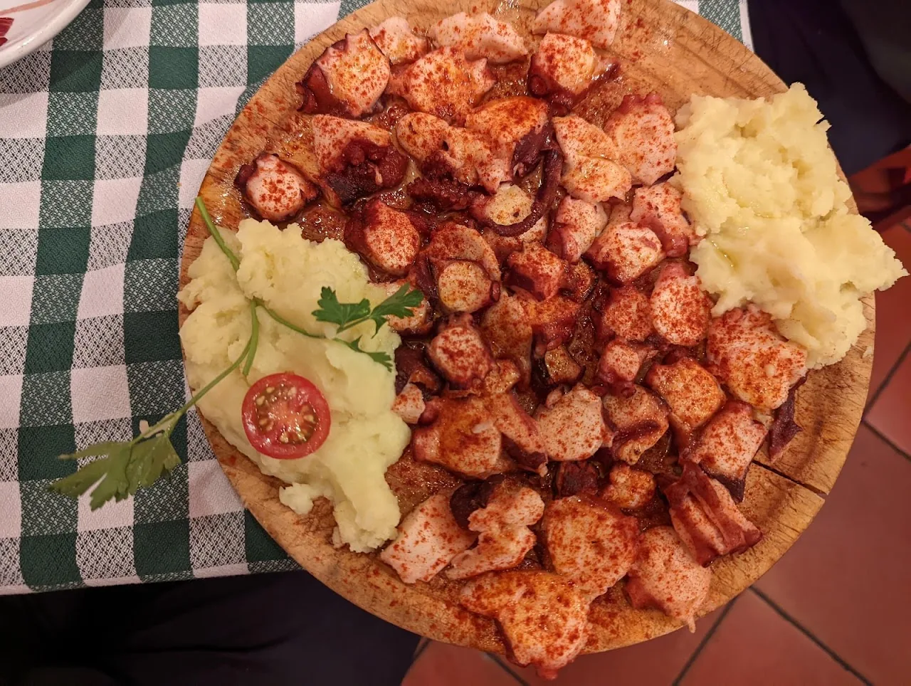Grilled meat pieces served with mashed potato on a wooden board