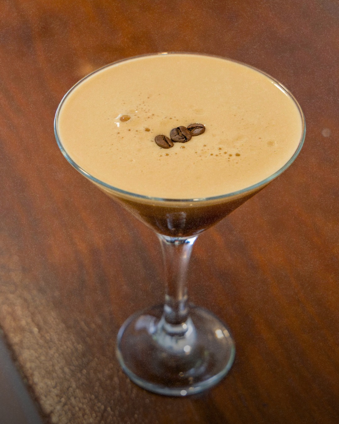 Espresso frío, un toque de vodka y la combinación perfecta para empezar el fin de semana con energía. Tu cuerpo se merec