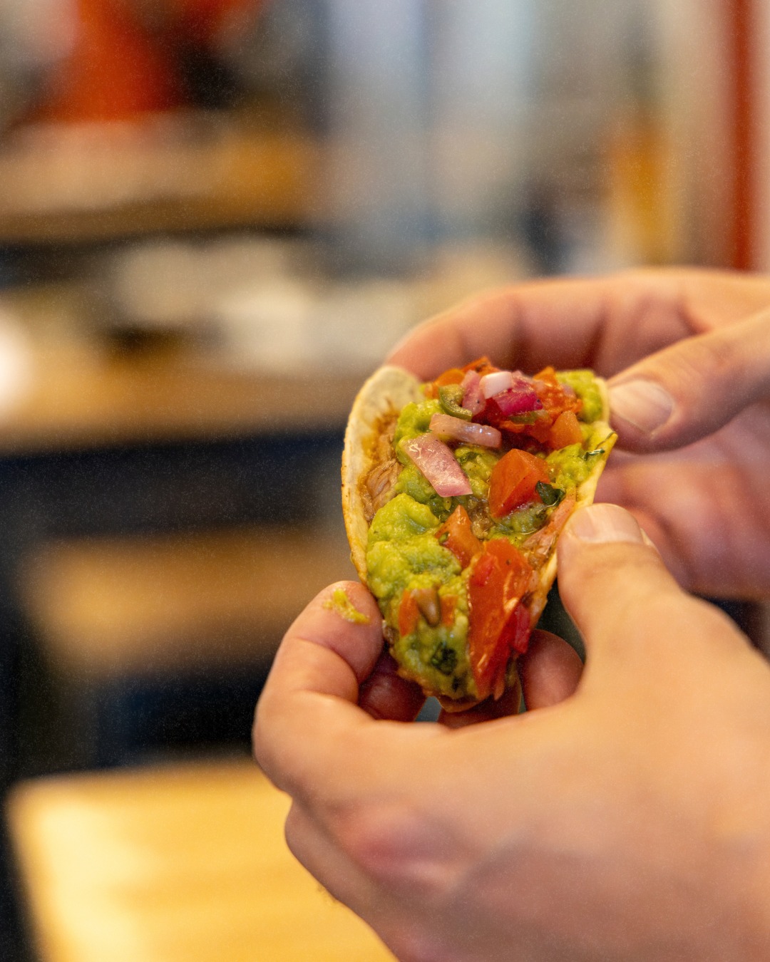 Así son nuestros tacos en La Pérgola Palma. 🌮🔥

Nos encanta cuidar cada ingrediente para conseguir un bocado lleno de sa