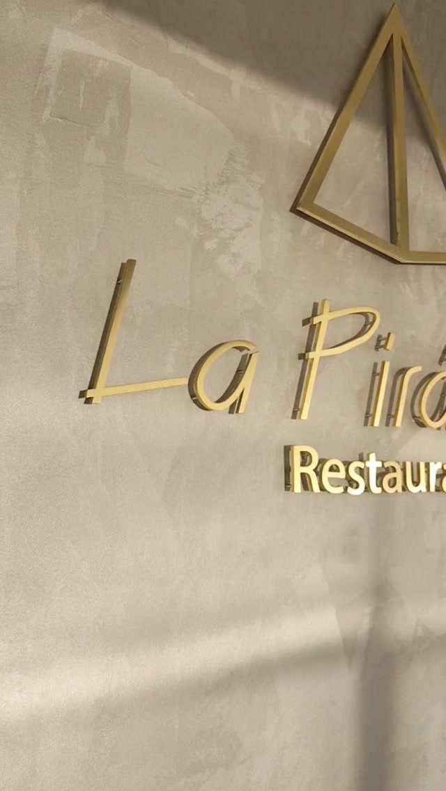 Tu evento merece una propuesta a la altura. ✨
En Hotel Villamadrid ponemos a tu disposición gastronomía, espacios y ser