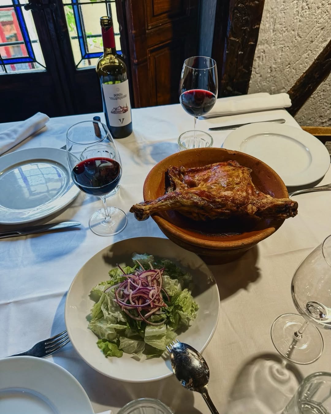 Si la pregunta es qué pedir en Posada de la Villa… la respuesta es este cordero. #restaurantemadrid #restaurantetradicio