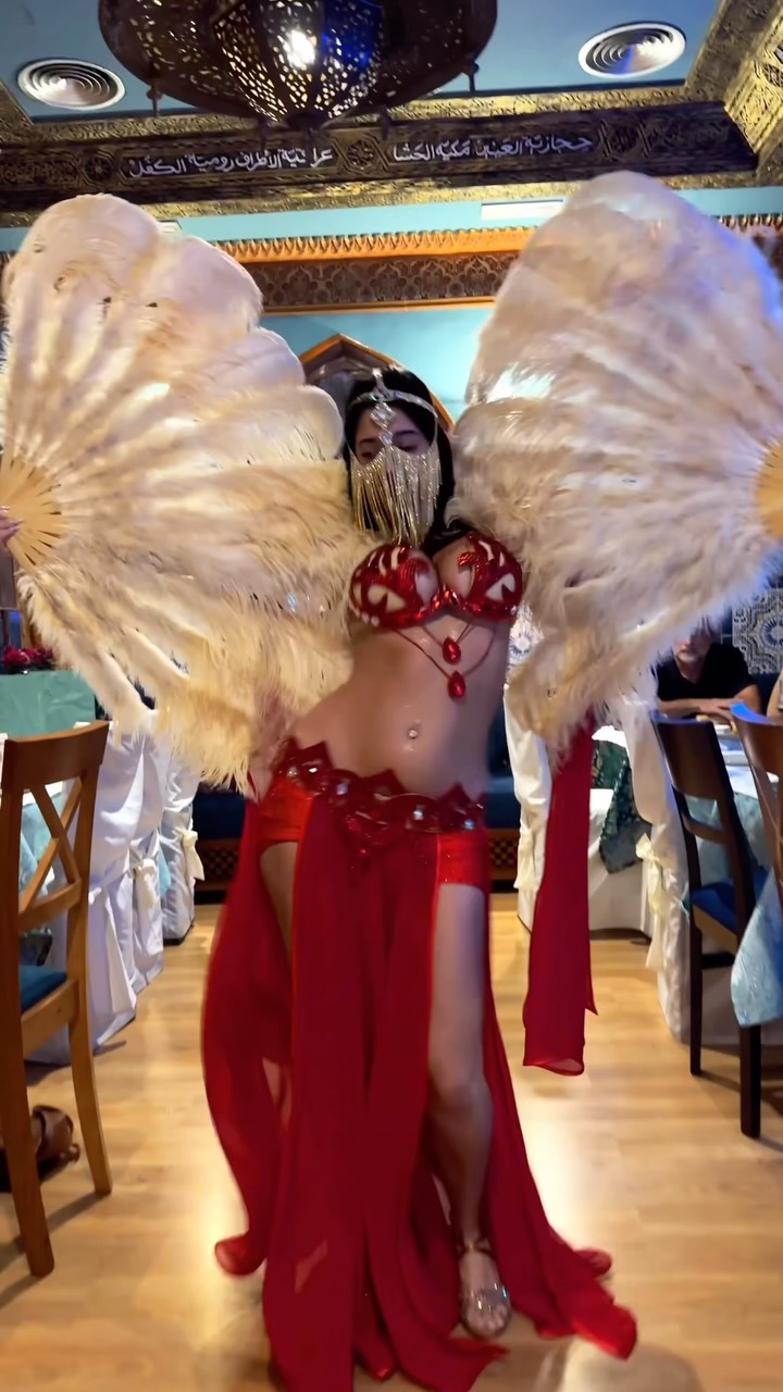 All red and feather fans. ❤️🪶
#bellydance #bellydanceperformance #raqssharqi #bellydanceshow