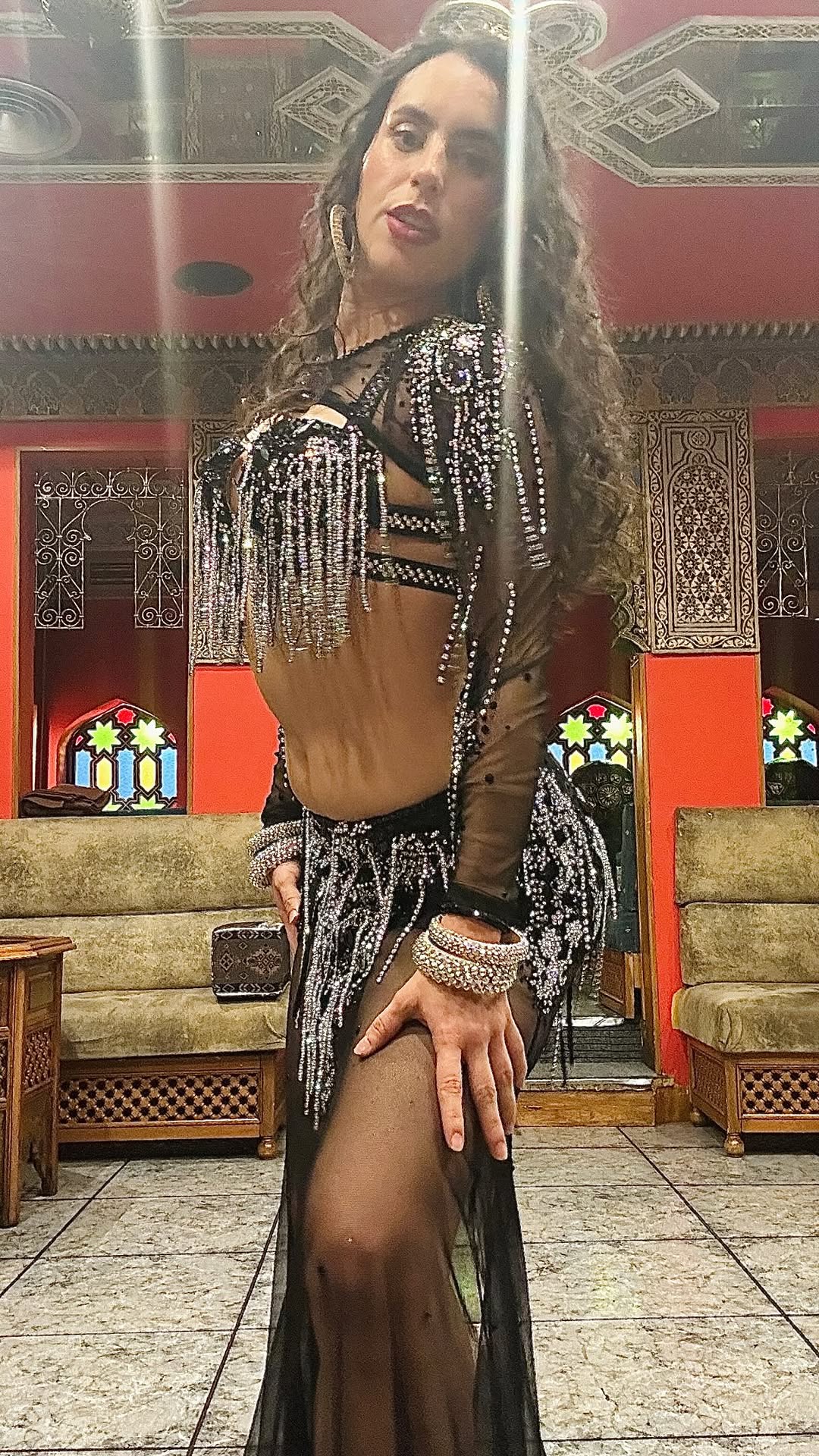 Maravilla de traje! 🤍🖤
@cristtianoferreira.signature 🫶🏻
#bellydance #danza #bellydancer