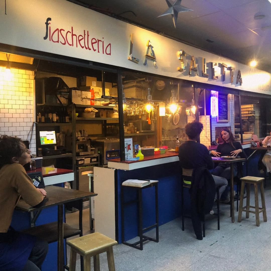 Si el plan incluye una pizza así, es un sí absoluto. ❤️🍕
Hoy además sabe mejor: el local vuelve con un nuevo lavado de c