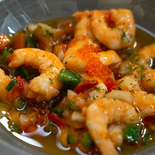 Prawn salpicón with chopped peppers and salmon roe