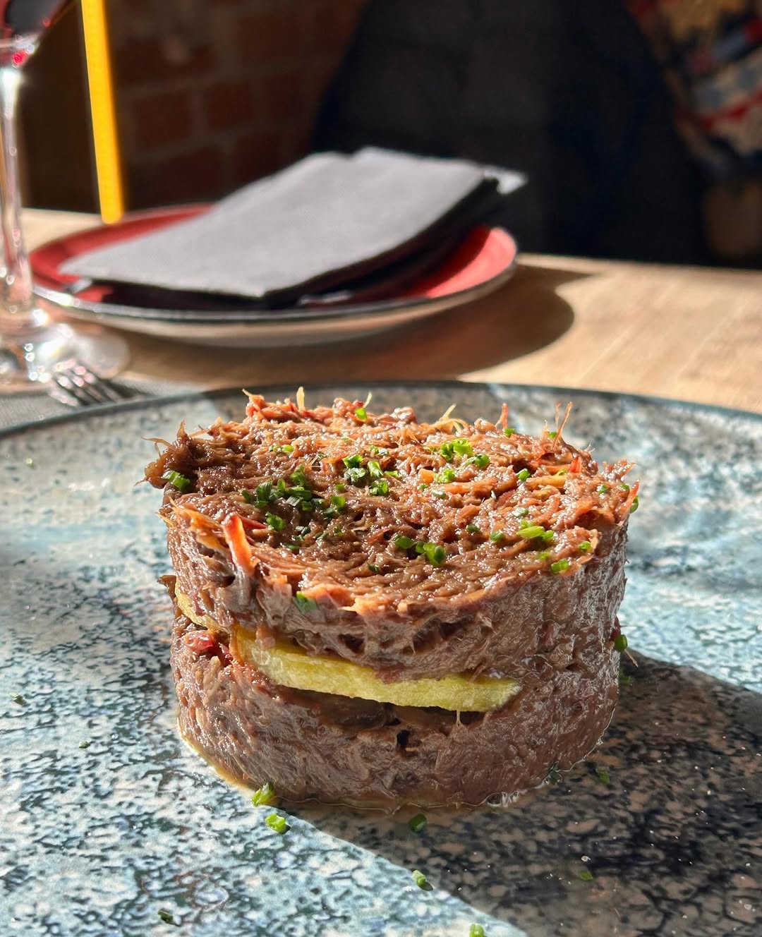 @latascadelretiro
Zona: Ibiza
Restaurante pegado al Retiro perfecto para picar algo pero también para una ocasión un p