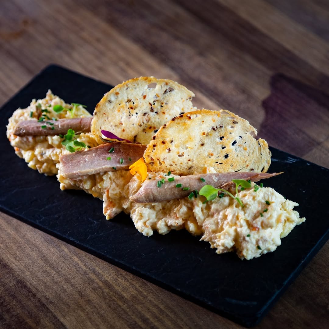 ¿Quieres saber el secreto de nuestra ensaladilla con su ventresca? 😋 Su secreto mejor guardado es... que la hacemos noso