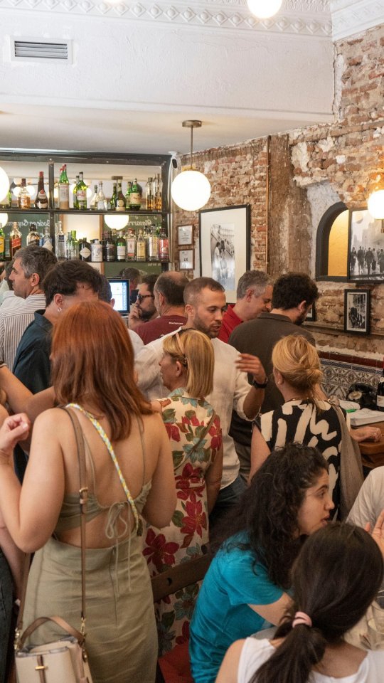 Hay muchísimos restaurantes en Madrid, pero siempre hay uno al que acabamos volviendo.
Tasca Suprema lleva formando par