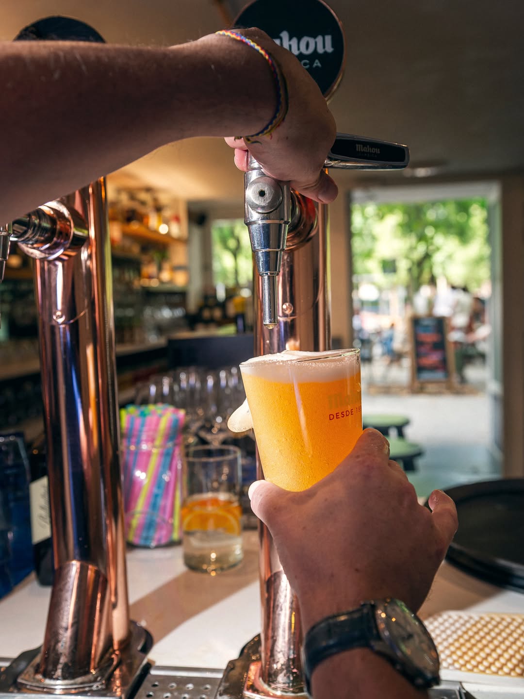 Una caña bien fria, unas vieiras que no fallan y la mesa llena de tapas. 🍻

El plan de siempre, tal y como nos gusta.